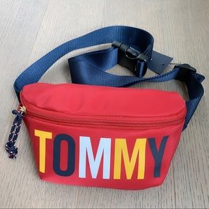 TOMMY HILFIGER XBODY fanny pack in Red